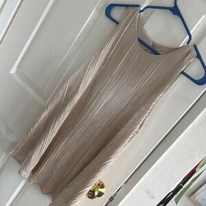 Elegant Pleated Sleeveless Dress